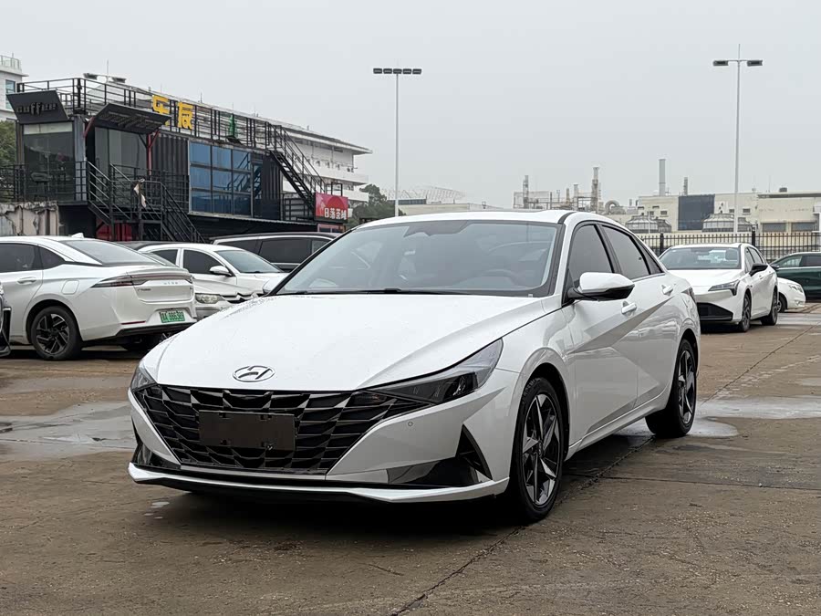 Hyundai Elantra 2022 1.5L CVT LUX Premium Edition