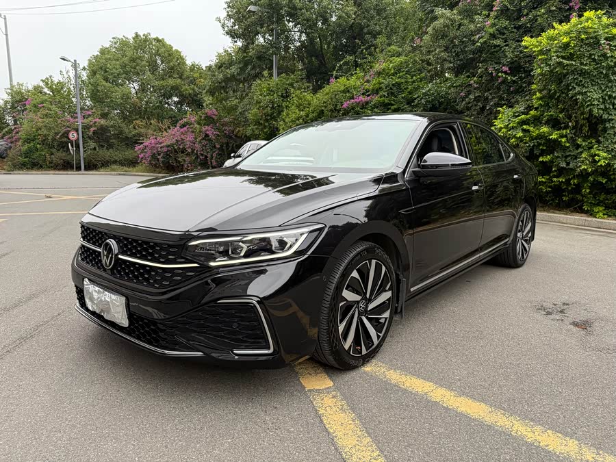 2022 Volkswagen Passat 330TSI Starry Sky Luxury Edition