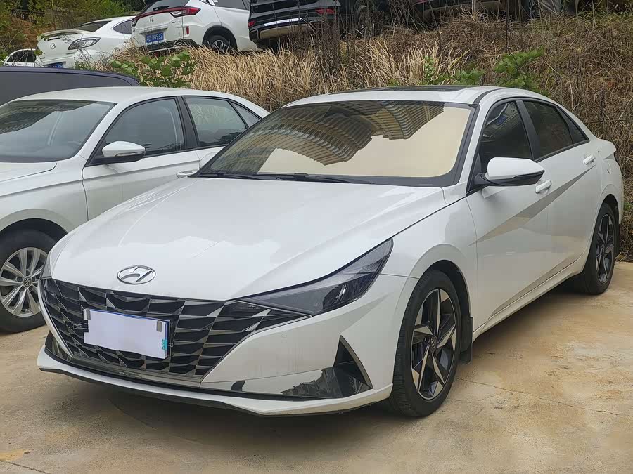 Hyundai Elantra 2023 1.5L CVT LUX Premium Edition