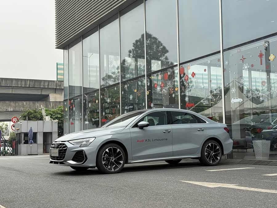 Audi A3 2025 A3L Limousine 35TFSI Flying Spur Premium Edition