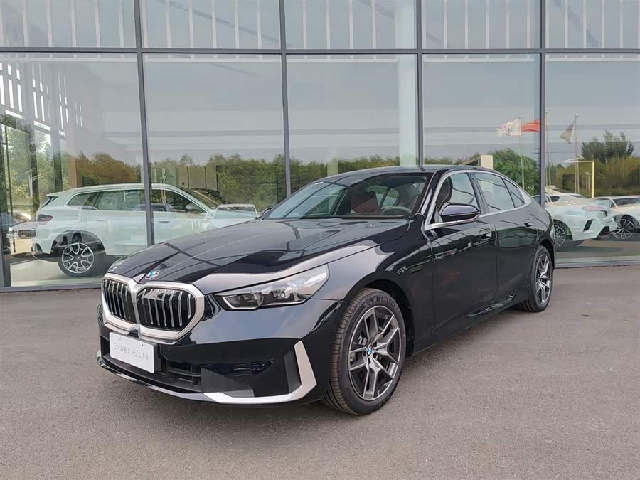 2025 BMW 5 Series 530Li xDrive Luxury Package