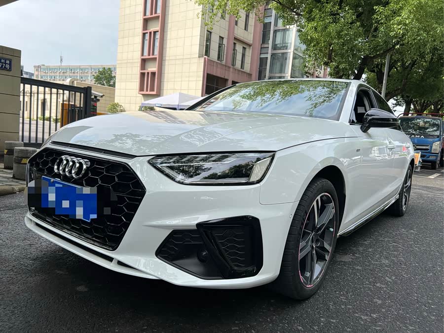 Audi A4L 2023 40 TFSI Luxury Dynamic