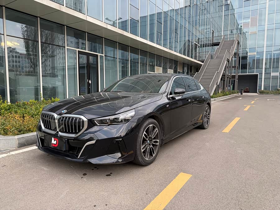 2024 BMW 5 Series 530Li Leading Luxury Package
