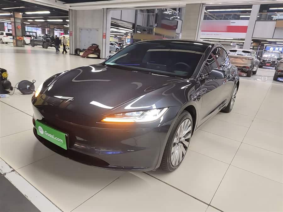 Model 3 2025 Rear-Wheel Drive