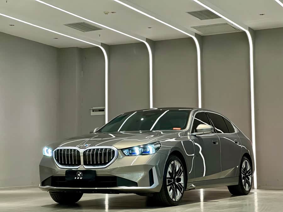 BMW 5 Series 2024 530Li Luxury Package