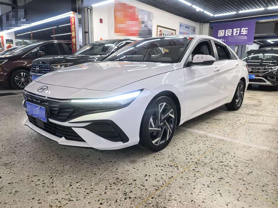 Hyundai Elantra 2023 1.5L CVT LUX Premium Edition