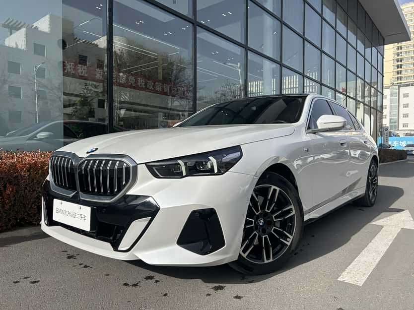2025 BMW 5 Series 530Li xDrive M Sport Package