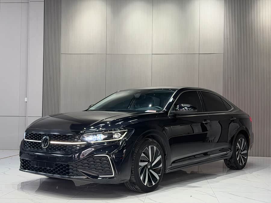 2022 Volkswagen Passat 330TSI Starry Sky Luxury Edition