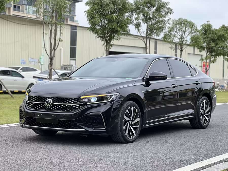 2022 Volkswagen Passat 330TSI Starry Sky Luxury Edition