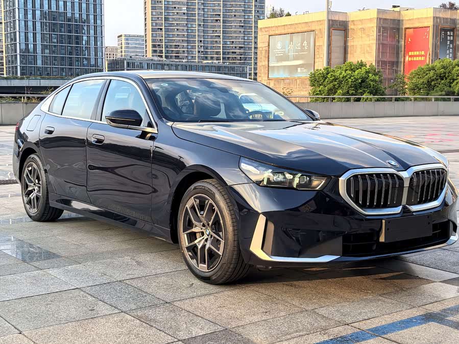 2024 BMW 5 Series 530Li Leading Luxury Package