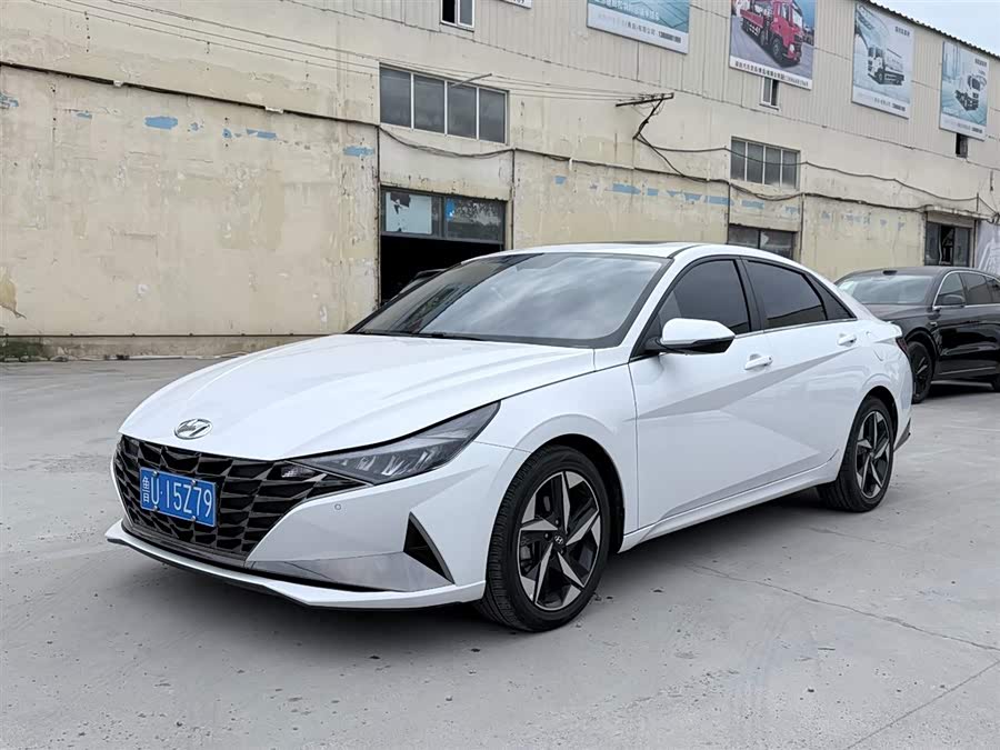 Hyundai Elantra 2022 1.5L CVT LUX Premium Edition