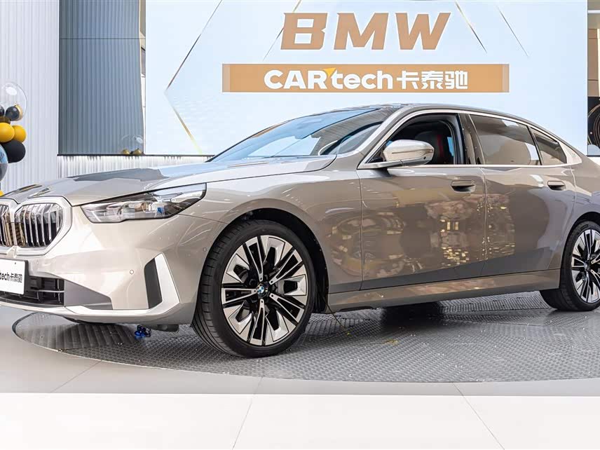 BMW 5 Series 2024 530Li Luxury Package