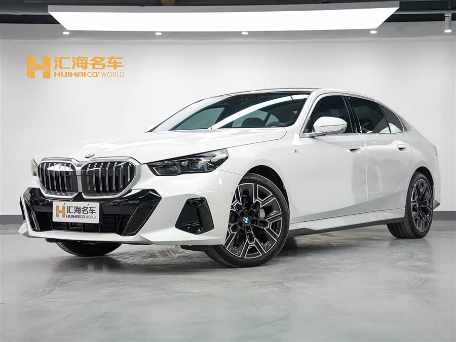 2025 BMW 5 Series 530Li Luxury M Sport Package