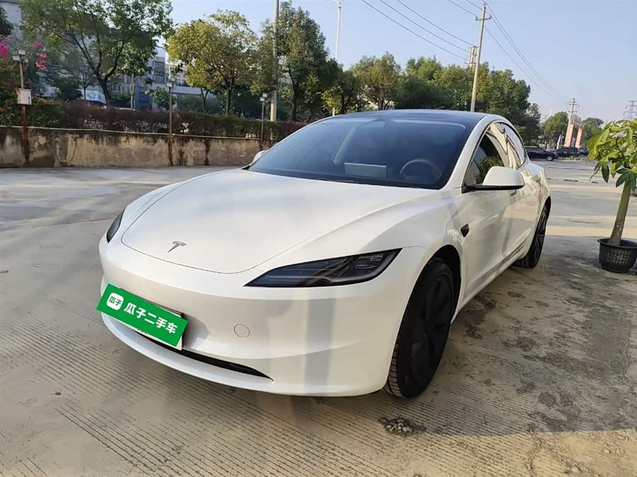 Model 3 2025 Rear-Wheel Drive