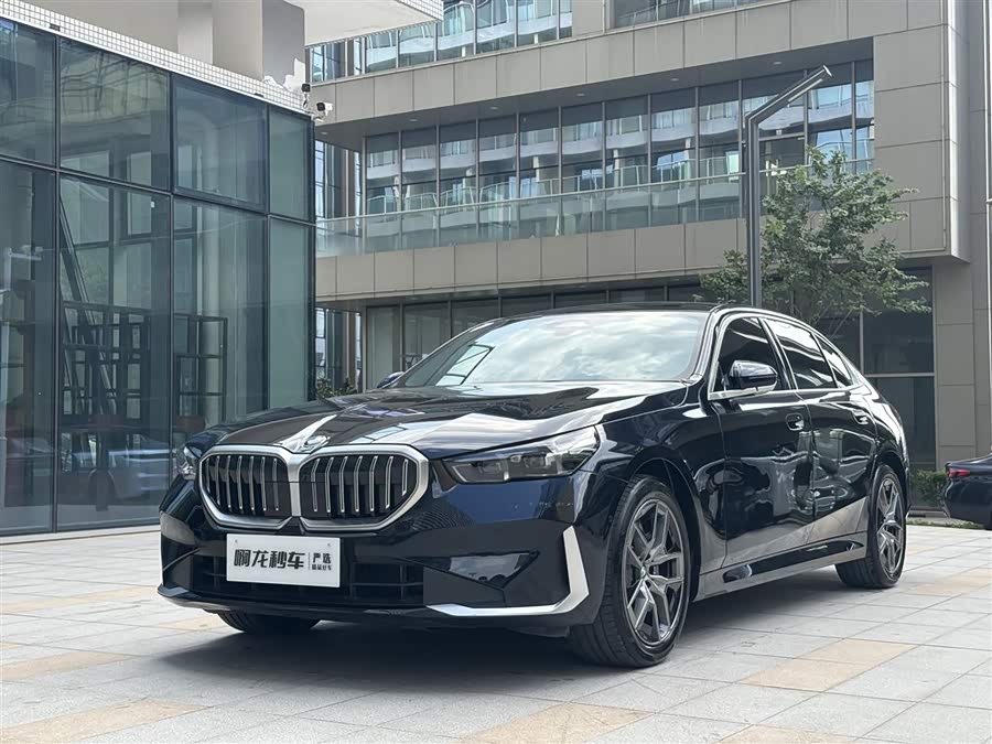 2024 BMW 5 Series 530Li Leading Luxury Package