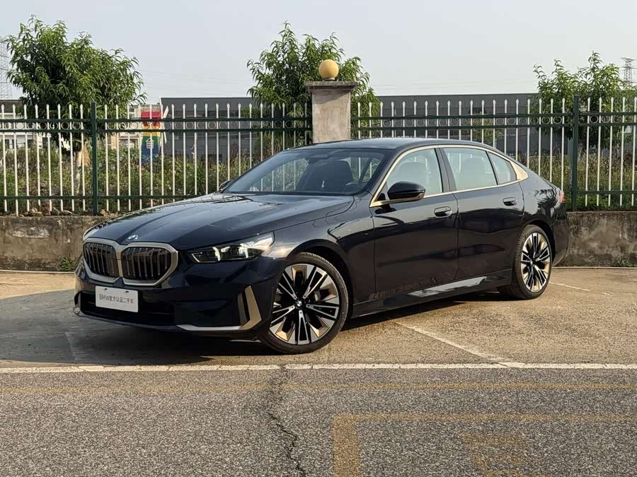 BMW 5 Series 2024 530Li Luxury Package