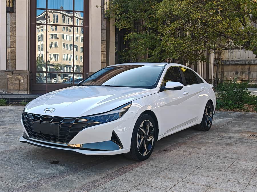 Hyundai Elantra 2021 1.5L CVT LUX Premium Edition