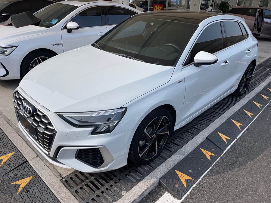 Audi A3 2023 Facelift Sportback 35 TFSI Fashion Sporty Model