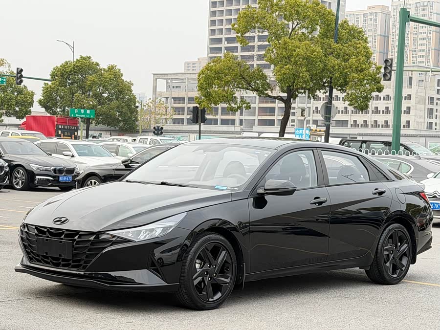 Hyundai Elantra 2022 1.5L CVT LUX Black Knight Limited Edition