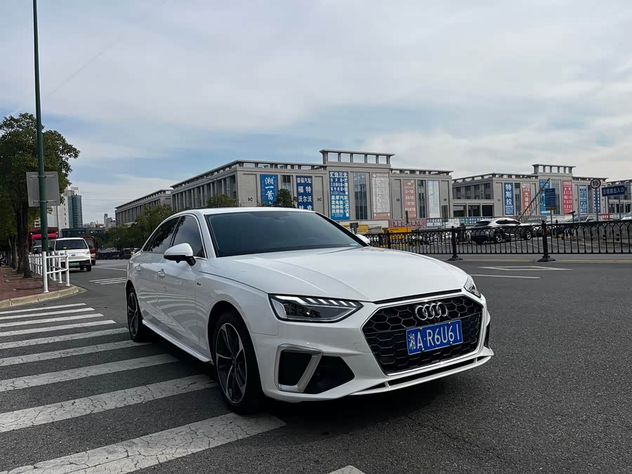 Audi A4L 2022 40 TFSI Fashion Dynamic Edition