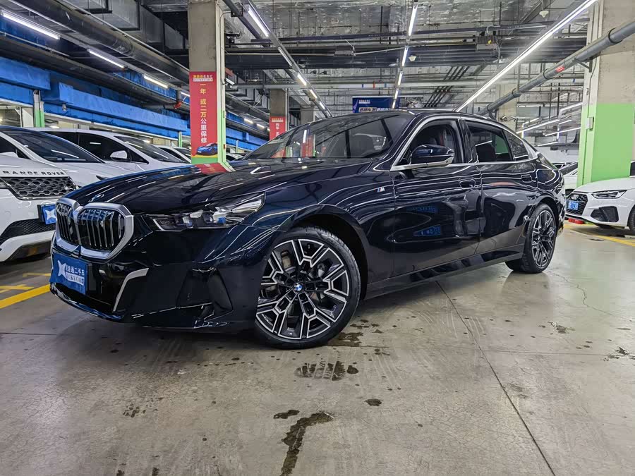 2025 BMW 5 Series 530Li Luxury M Sport Package