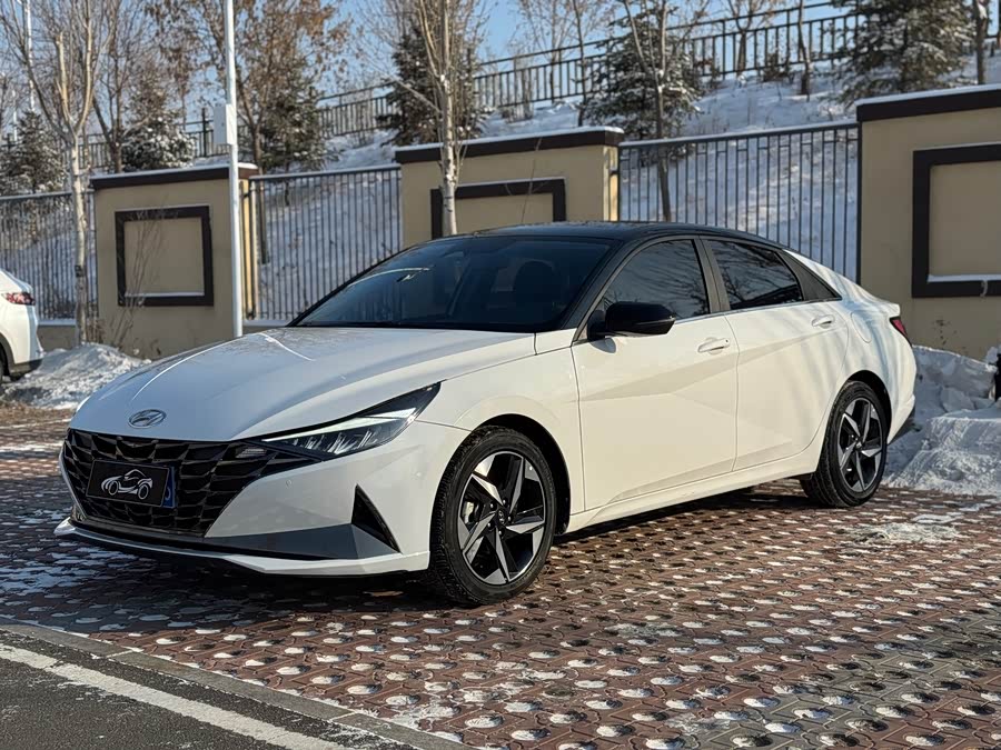 Hyundai Elantra 2022 1.5L CVT LUX Premium Edition