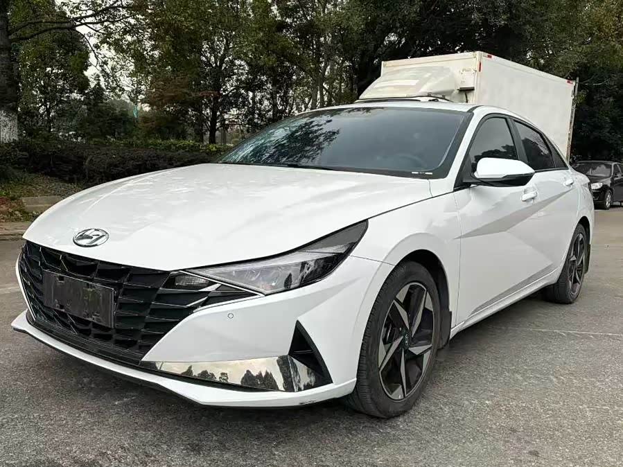 Hyundai Elantra 2022 1.5L CVT LUX Premium Edition