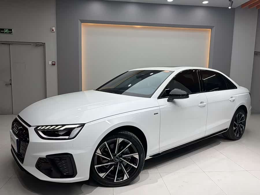 Audi A4L 2023 40 TFSI Luxury Dynamic