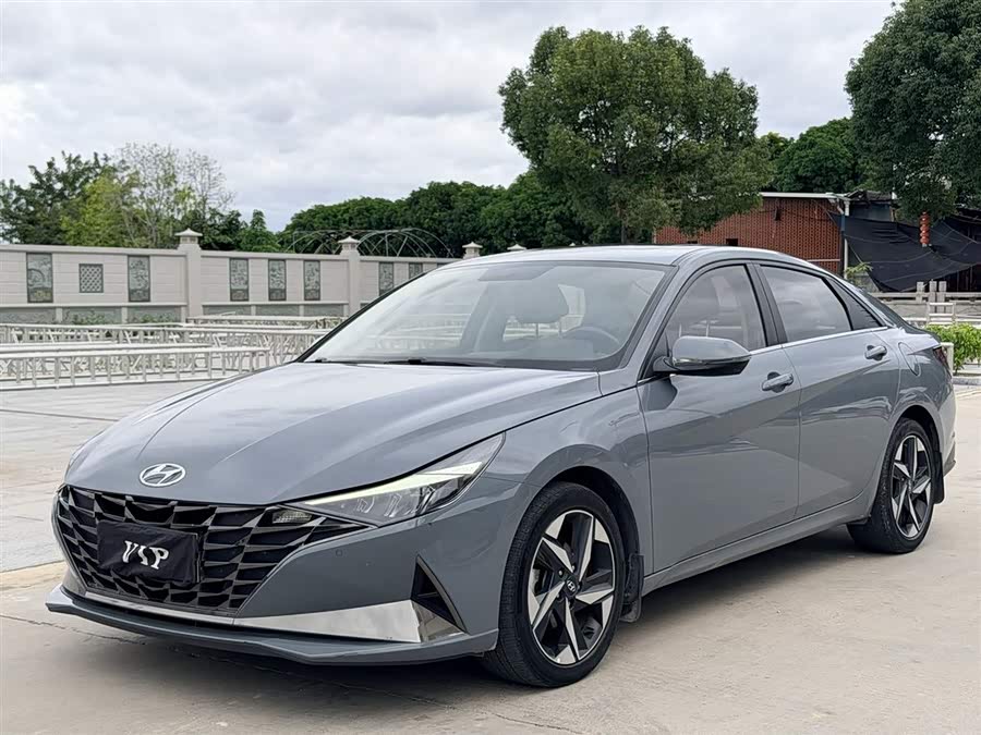 Hyundai Elantra 2021 1.5L CVT LUX Premium Edition