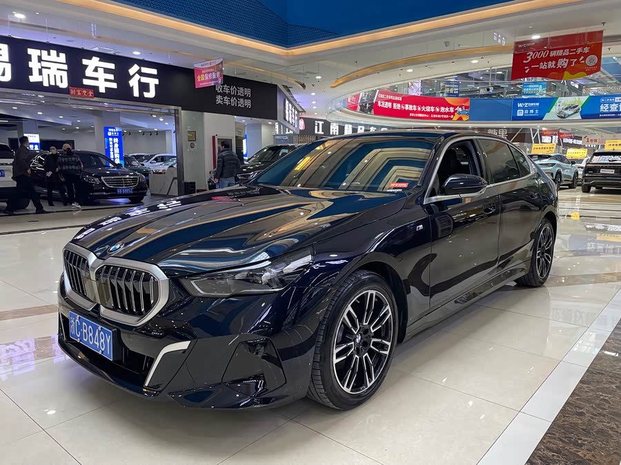 2025 BMW 5 Series 530Li Leading Edition M Sport Package