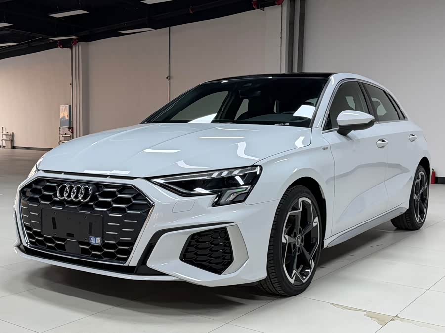 Audi A3 2023 Sportback 35 TFSI Luxury Sport
