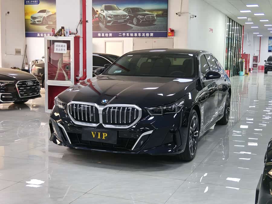 2025 BMW 5 Series 530Li Leading Edition M Sport Package