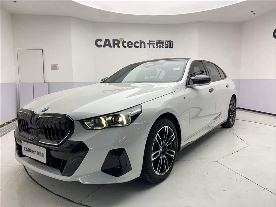 2025 BMW 5 Series 530Li Leading Edition M Sport Package