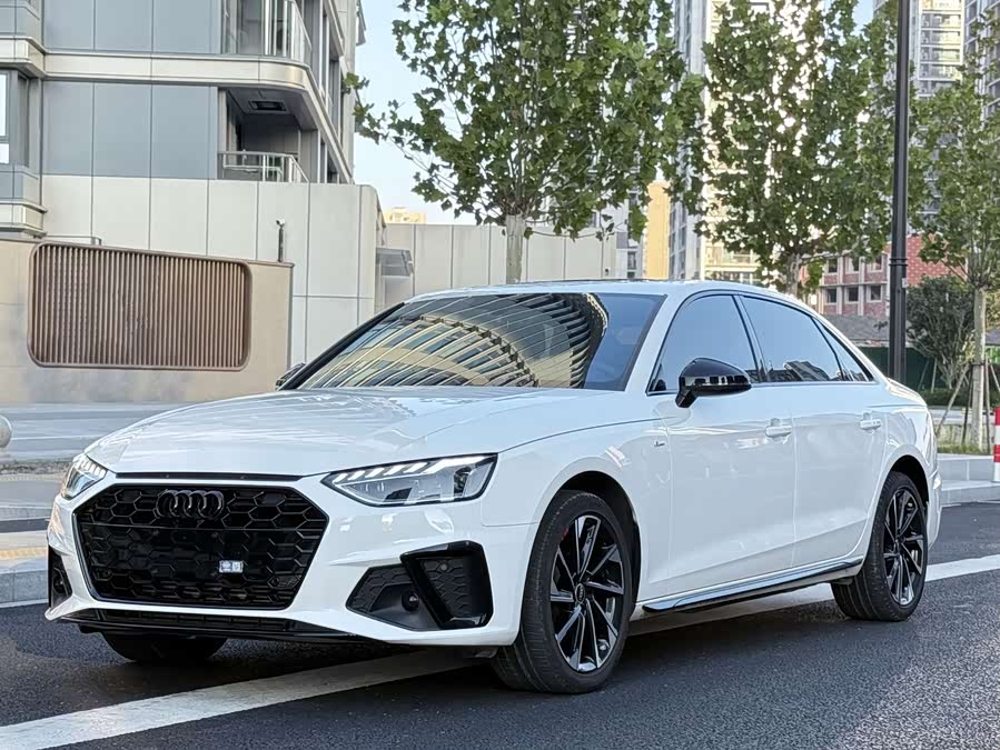 Audi A4L 2023 40 TFSI Luxury Dynamic