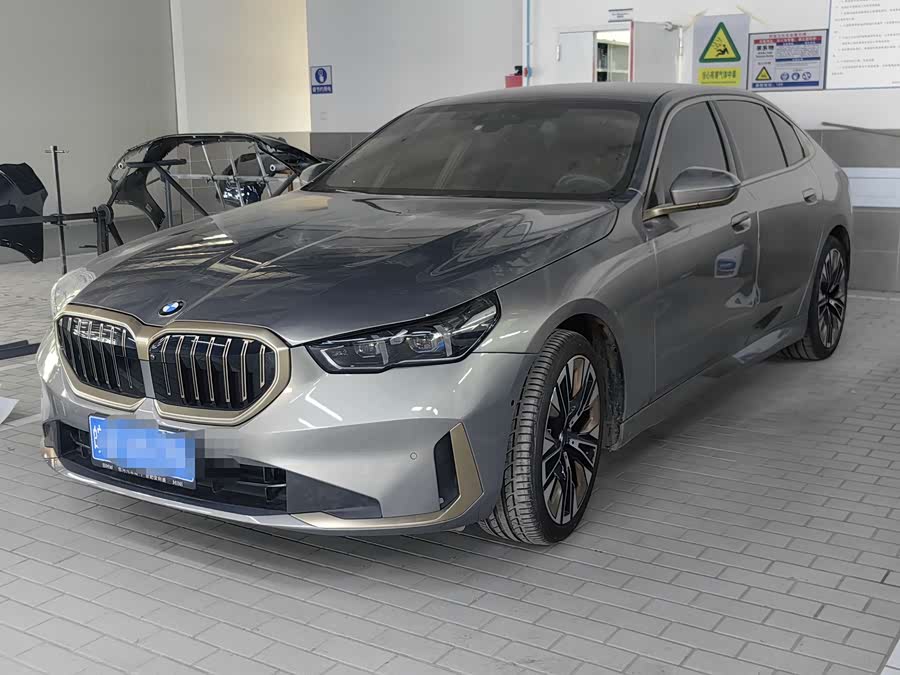 BMW 5 Series 2024 530Li Luxury Package