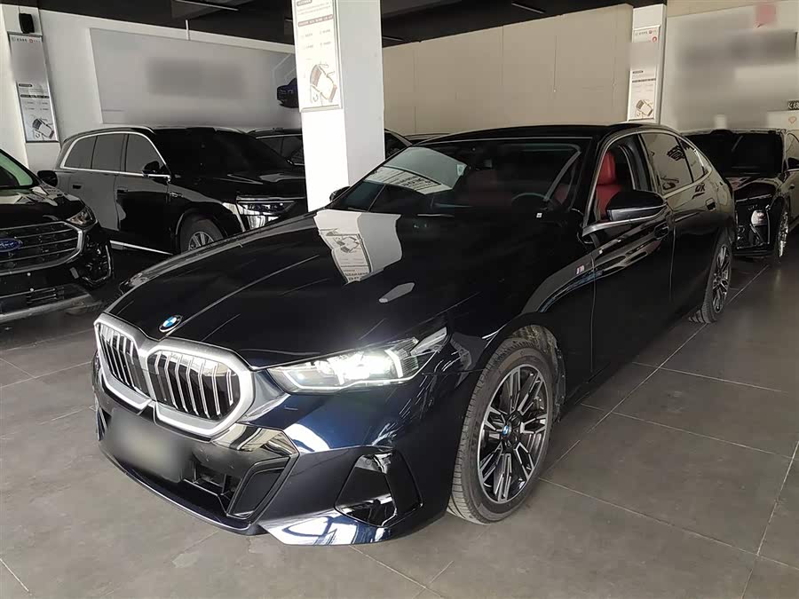 2025 BMW 5 Series 525Li M Sport Package