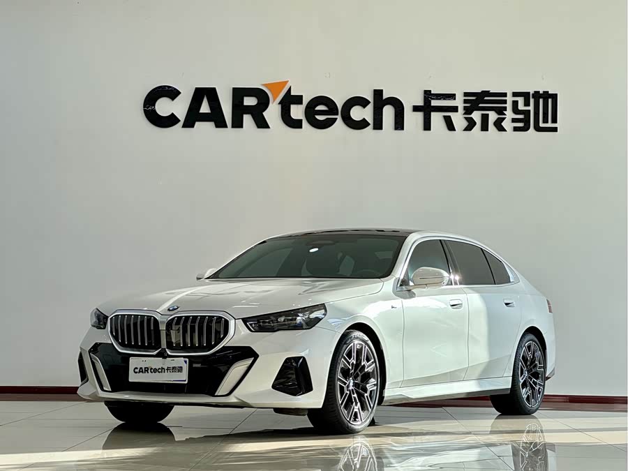 2025 BMW 5 Series 530Li Luxury M Sport Package