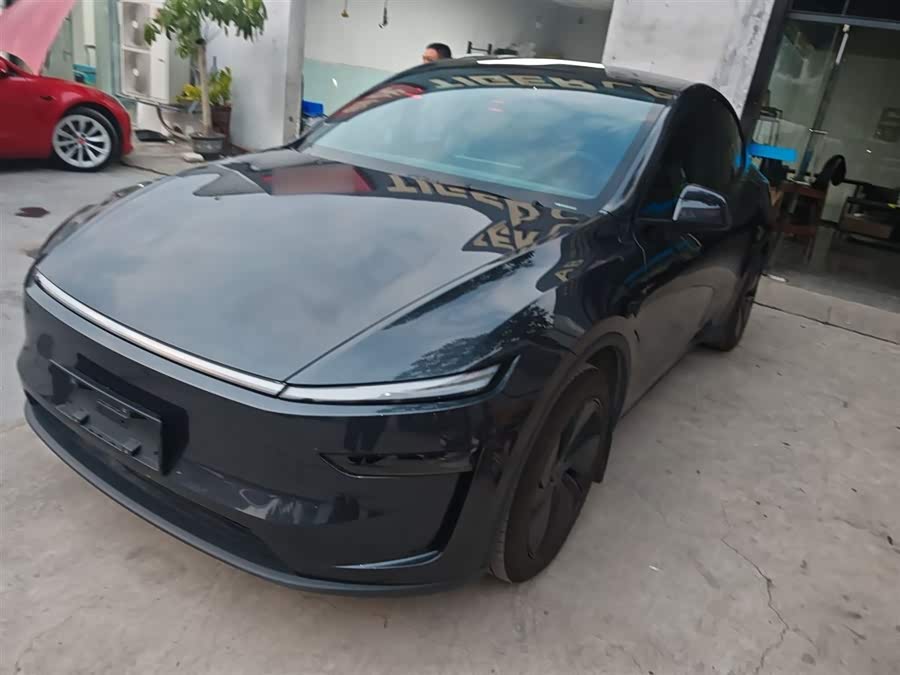 Model Y 2025 Rear-Wheel Drive