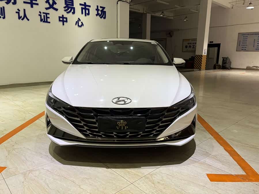 Hyundai Elantra 2022 1.5L CVT LUX Premium Edition
