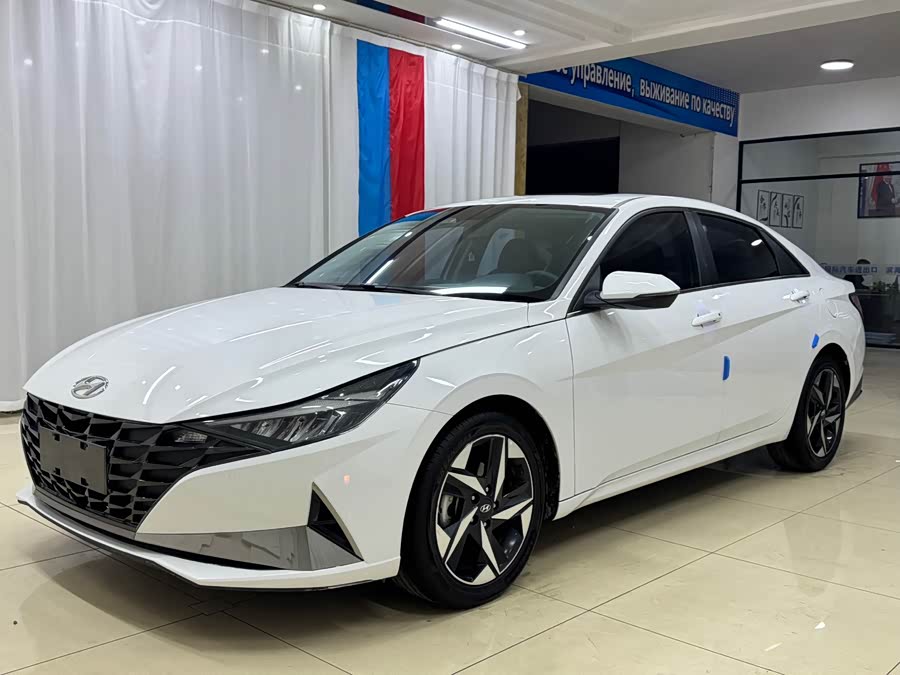 Hyundai Elantra 2022 1.5L CVT LUX Premium Edition