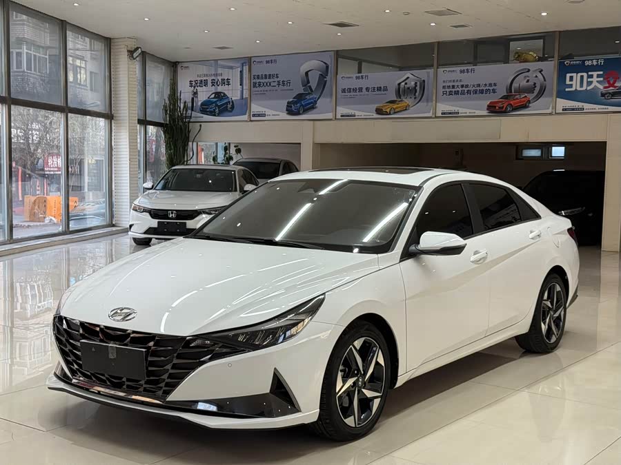 Hyundai Elantra 2022 1.5L CVT LUX Premium Edition