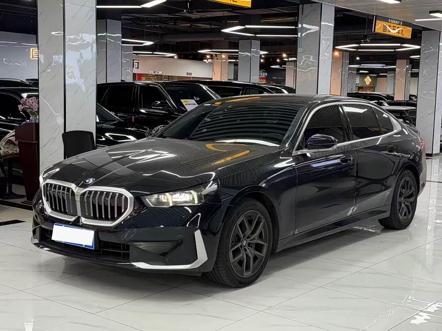 BMW 5 Series 2024 530Li Luxury Package