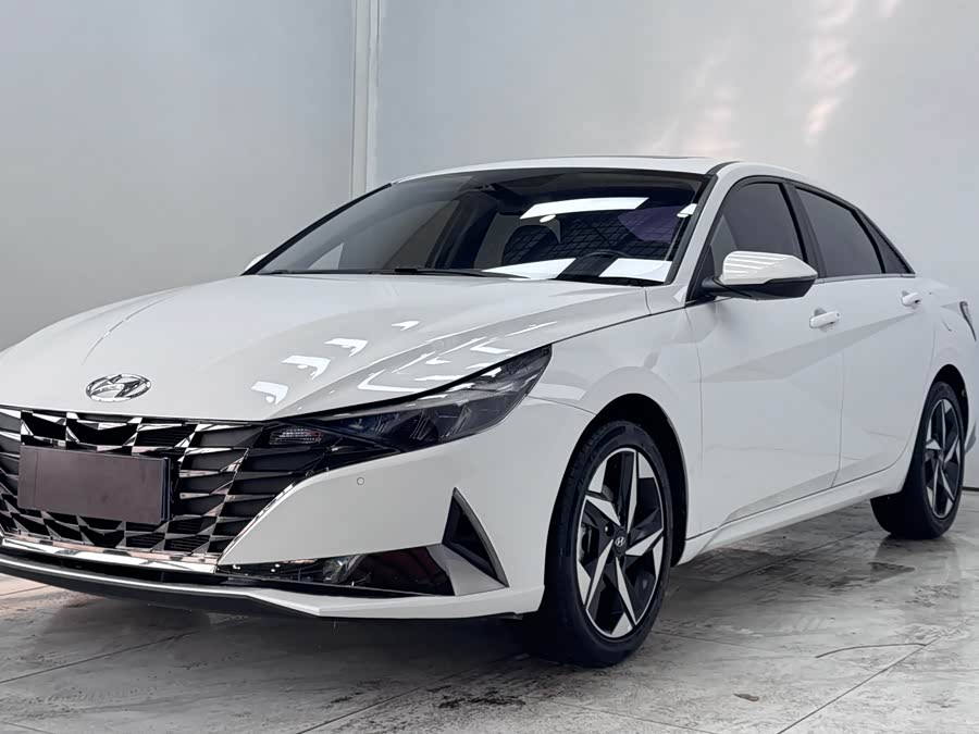 Hyundai Elantra 2022 1.5L CVT LUX Premium Edition