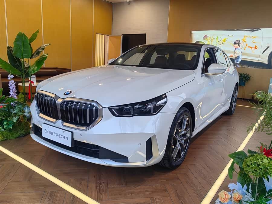 2024 BMW 5 Series 530Li Leading Luxury Package