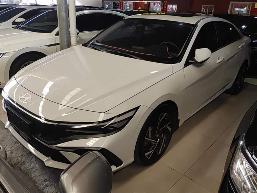 Hyundai Elantra 2023 1.5L CVT LUX Premium Edition