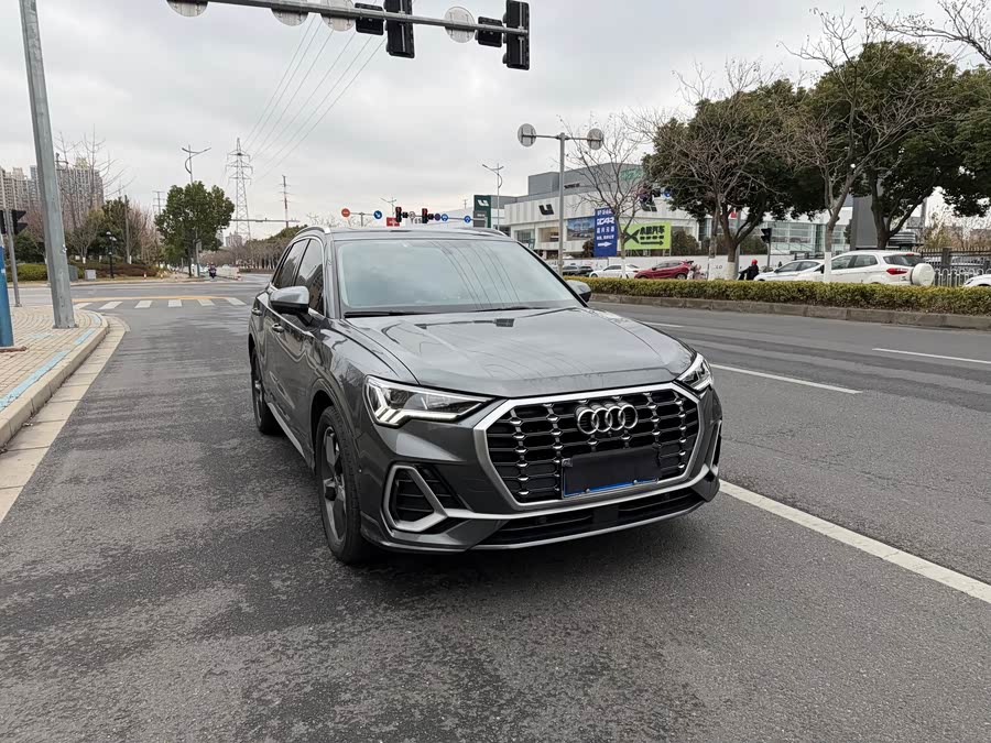 Audi Q3 2023 35 TFSI Fashion Dynamic (1.4T)