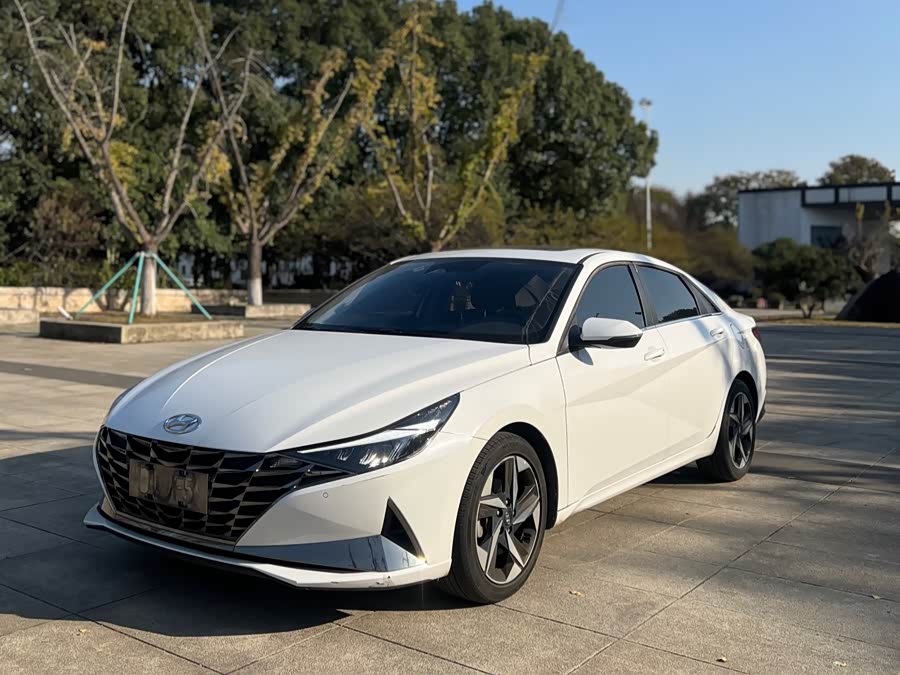 Hyundai Elantra 2023 1.5L CVT LUX Premium Edition