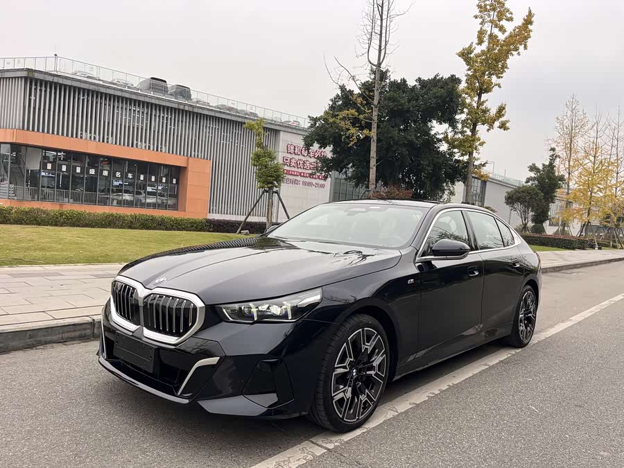 2025 BMW 5 Series 530Li Luxury M Sport Package