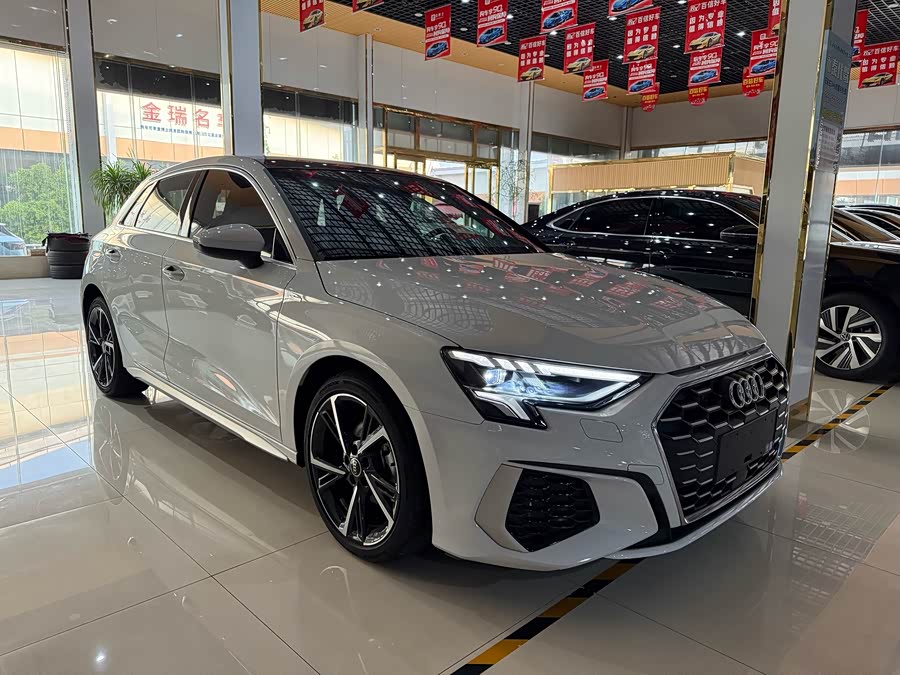 Audi A3 2023 Facelift Sportback 35 TFSI Fashion Sporty Model