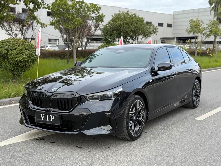 2025 BMW 5 Series 530Li Luxury M Sport Package